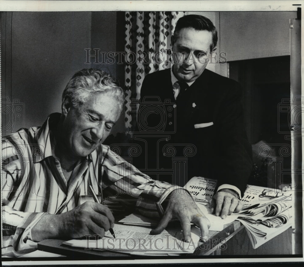 1967 Press Photo Wis. Gov. Knowles signs bill into law from his hospital room.- Historic Images