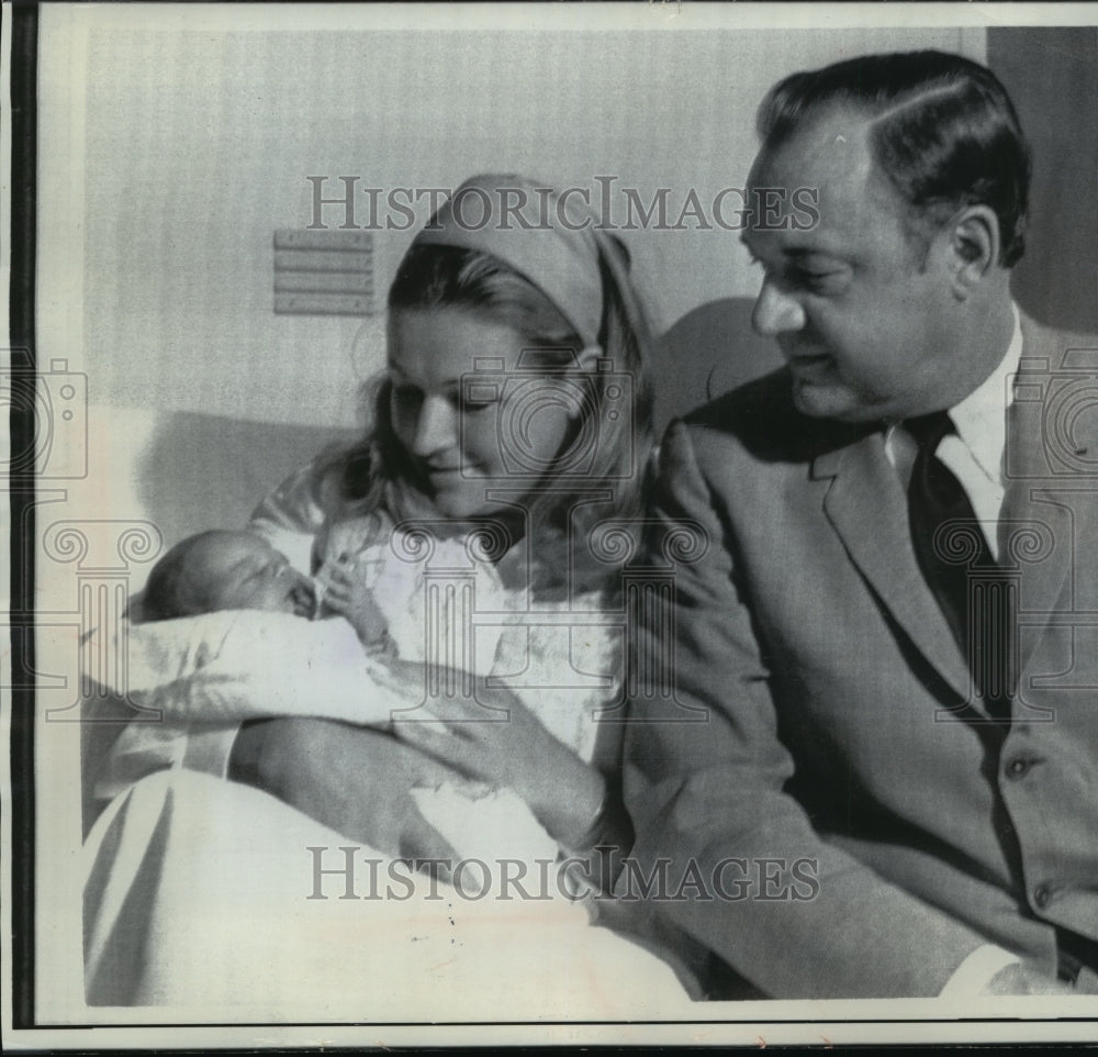 1968 Press Photo Claude Kirk and wife and child - mjw03121- Historic Images