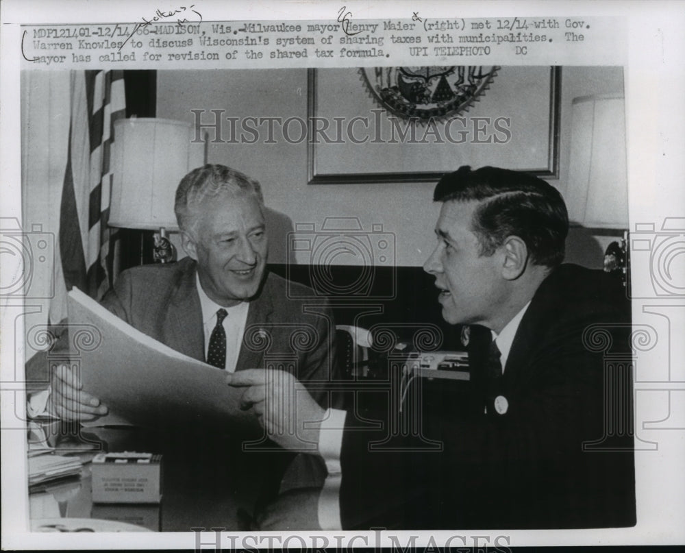 1966 Press Photo Milwaukee Mayor Henry Maier meets with Wisconsin Gov. Knowles