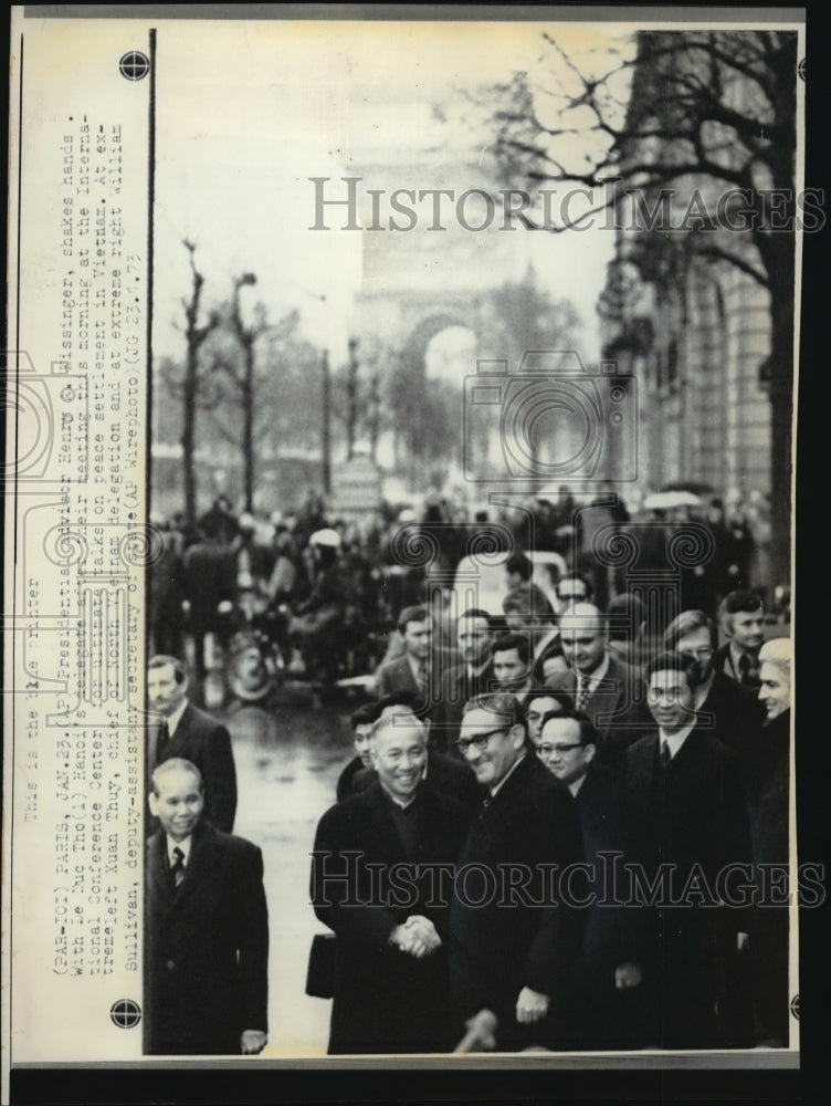 1973 Press Photo President Adviser Henry Kissinger, with Le Duc Tho in Paris- Historic Images