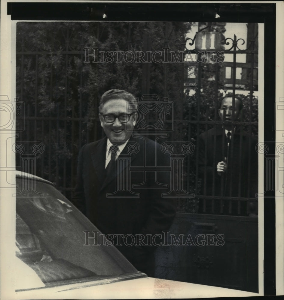 1972 Press Photo Henry Kissinger leaving a meeting in Europe - mjw03817- Historic Images