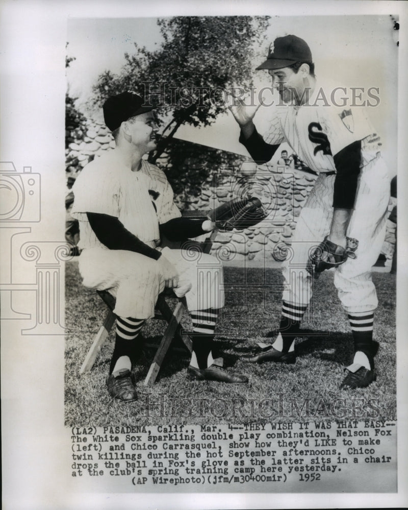 Load image into Gallery viewer, 1952 Press Photo Nelson Fox &amp; Chico Carrasquel joking at White Sox training camp

