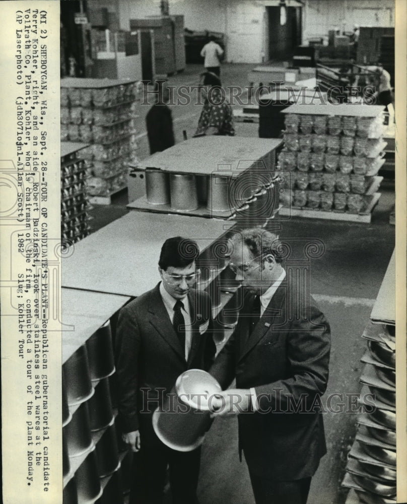 1982 Press Photo Gubernatorial candidate Terry Kohler at Vollrath Co.,Sheboygan- Historic Images