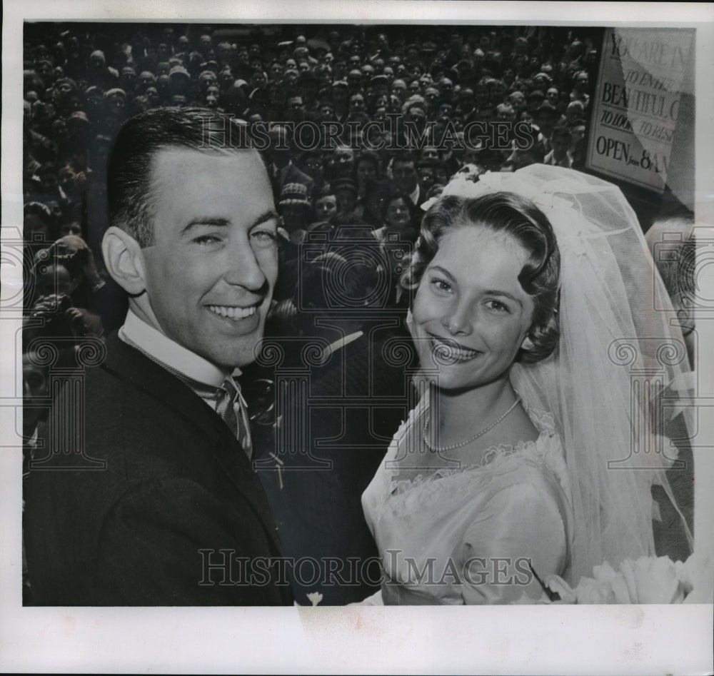 1960 Press Photo Figure skaters Carol Heiss and Hayes Allen Jenkins wed in N.Y.- Historic Images