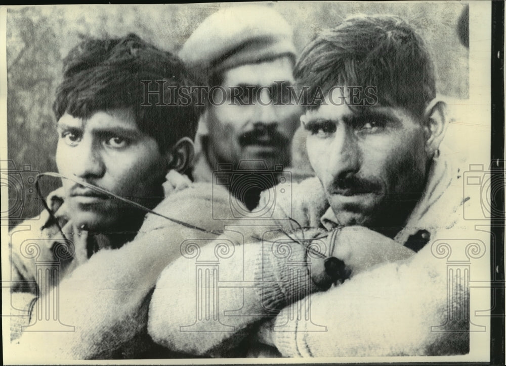 1971 Press Photo Pakistani prisoners of war in Indo-Pakistani conflict, Khulna- Historic Images