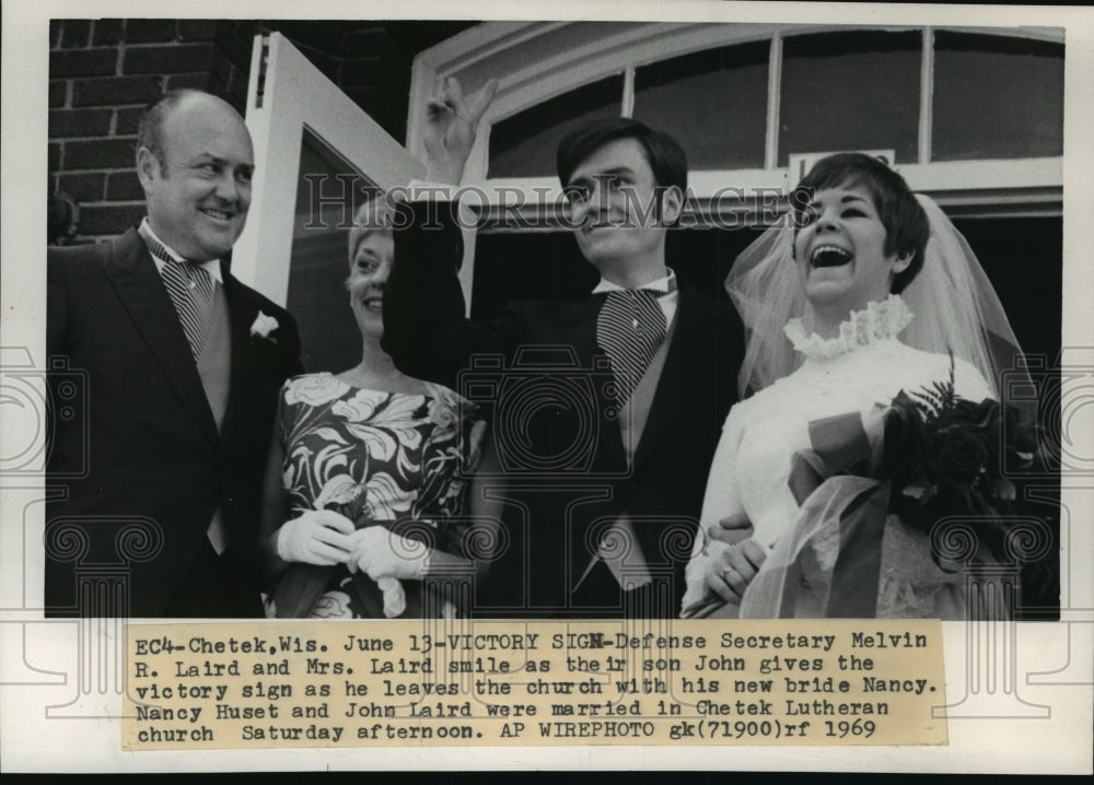 1969 Press Photo John Laird and bride, Nancy Huset, Chetek Lutheran Church- Historic Images