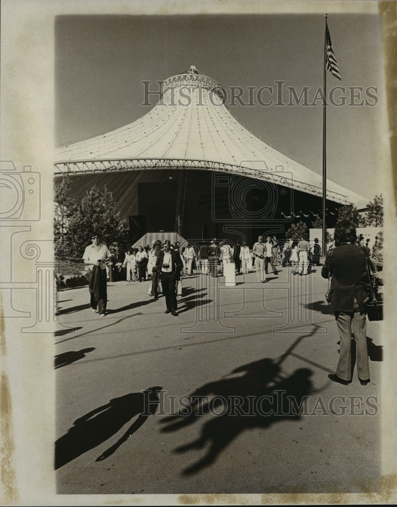1974 Press Photo People attend the World Fair in Spokane, Washington - mjw05651