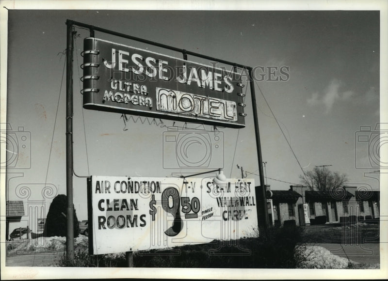 Load image into Gallery viewer, 1963 Press Photo Jesse James Motel, St. Joseph, Missouri - mjw06182
