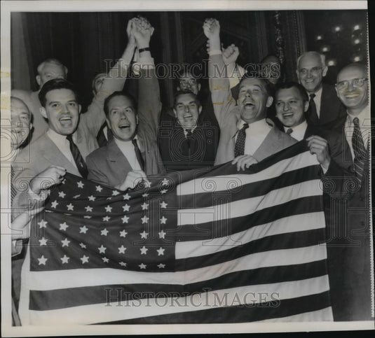 1958 Press Photo Politicians celebrate Alaska's statehood outside Senate Chamber- Historic Images