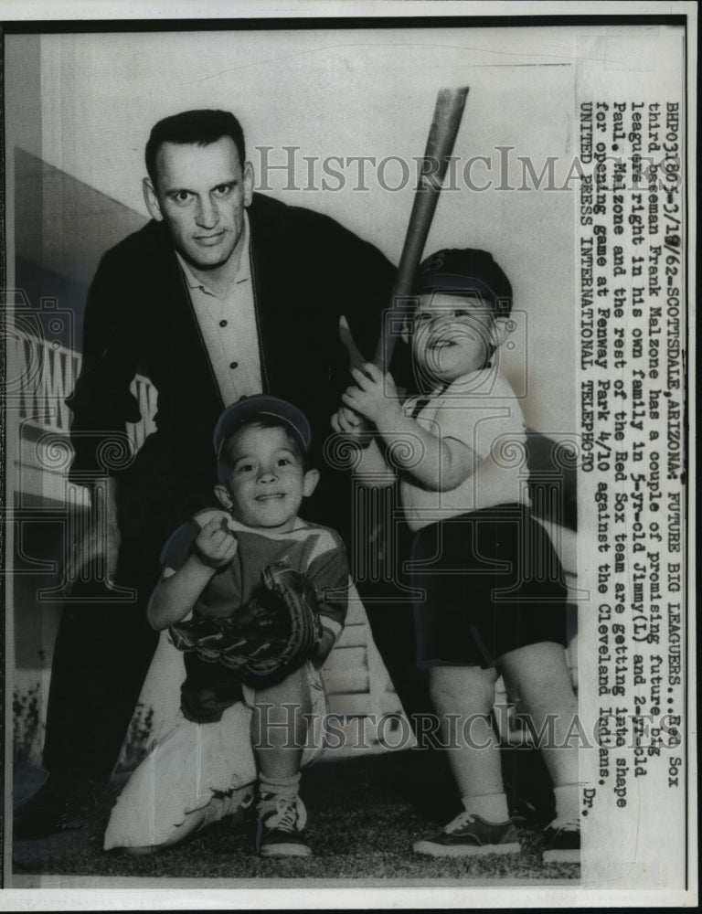 1962 Press Photo Red Sox Baseball Player Frank Malzone & his children in Arizona- Historic Images