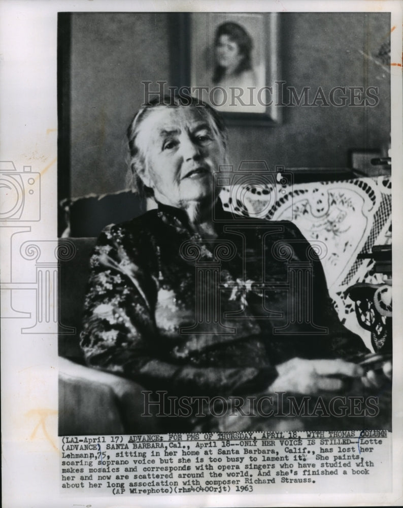 1963 Press Photo Lotte Lehmann sits in her home in Santa Barbara, California- Historic Images