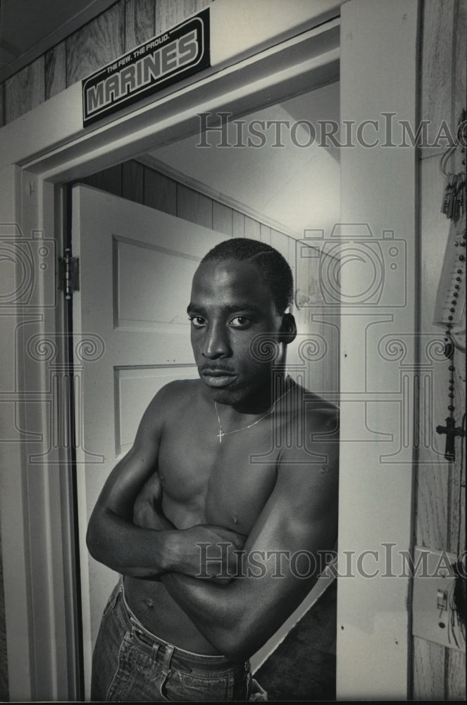 1983 Press Photo Dwayne Davis stood in the doorway to his bedroom, Pennsylvania- Historic Images