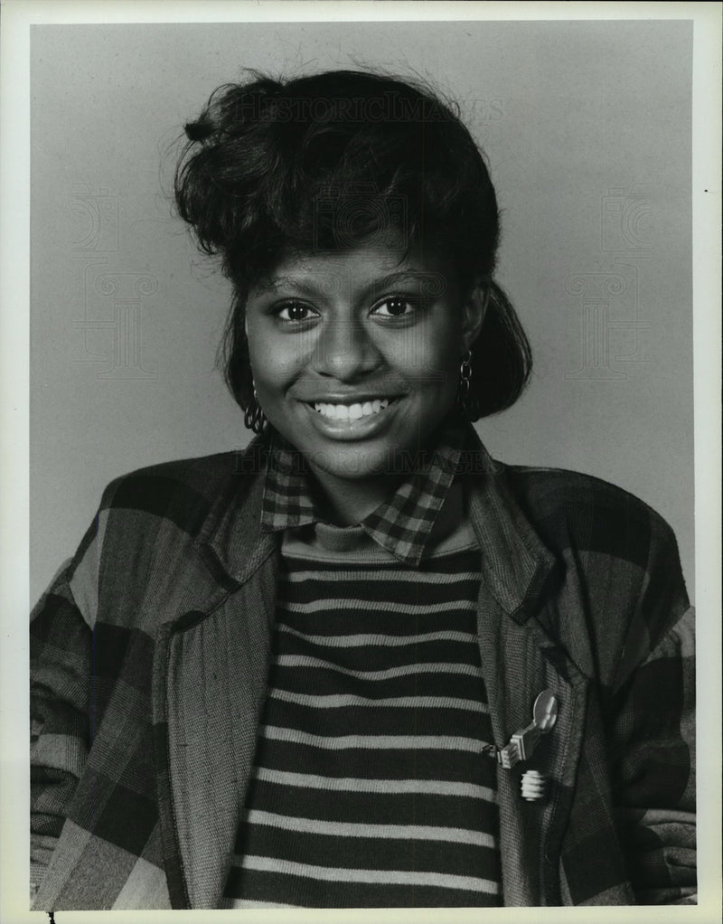 Load image into Gallery viewer, 1986 Press Photo Tempsett Bledsoe as Vanessa Huxtable at The Cosby Show
