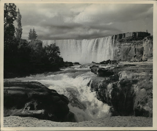 1952 Press Photo Sala del Laga waterfalls in Chile on their way to Pacific Ocean