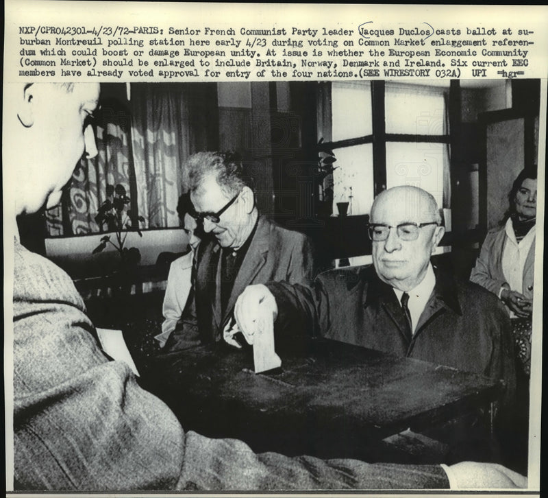 Load image into Gallery viewer, 1972 Press Photo Senior French Communist Party leader Jacques Duclos cats ballot
