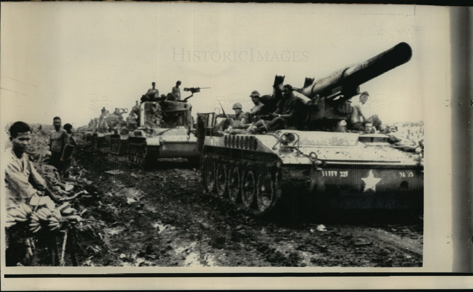 1970 Press Photo US armored vehicles moved across Cambodian border to Vietnam- Historic Images