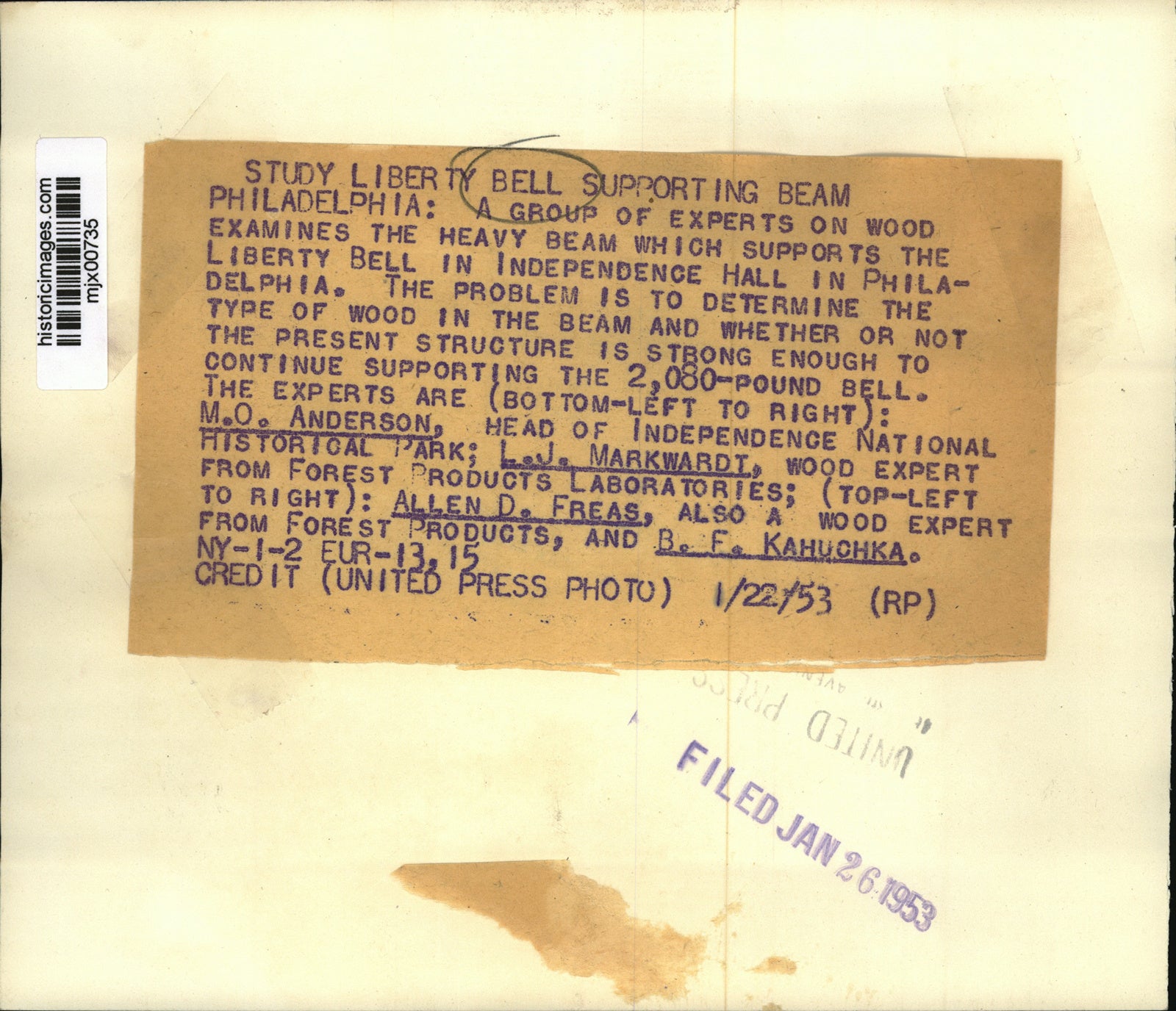 1953 Press Photo Wood experts examine heavy beam that supports Liberty Bell