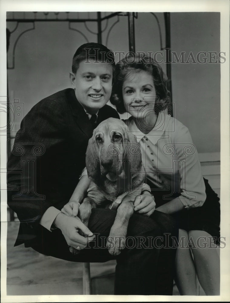 1963 Press Photo Discovery 63 co-host Frank Buxton &amp; Virginia Gibson- Historic Images