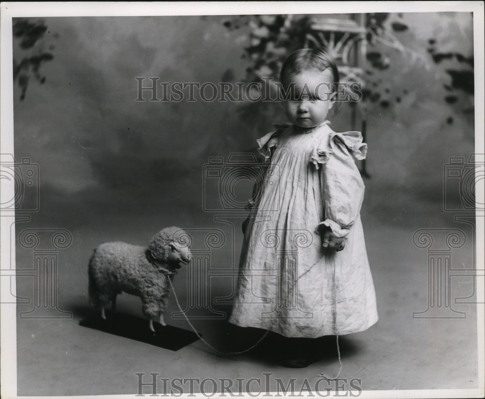 1965 Press Photo Daughter Ruth's favorite picture - mjx04209