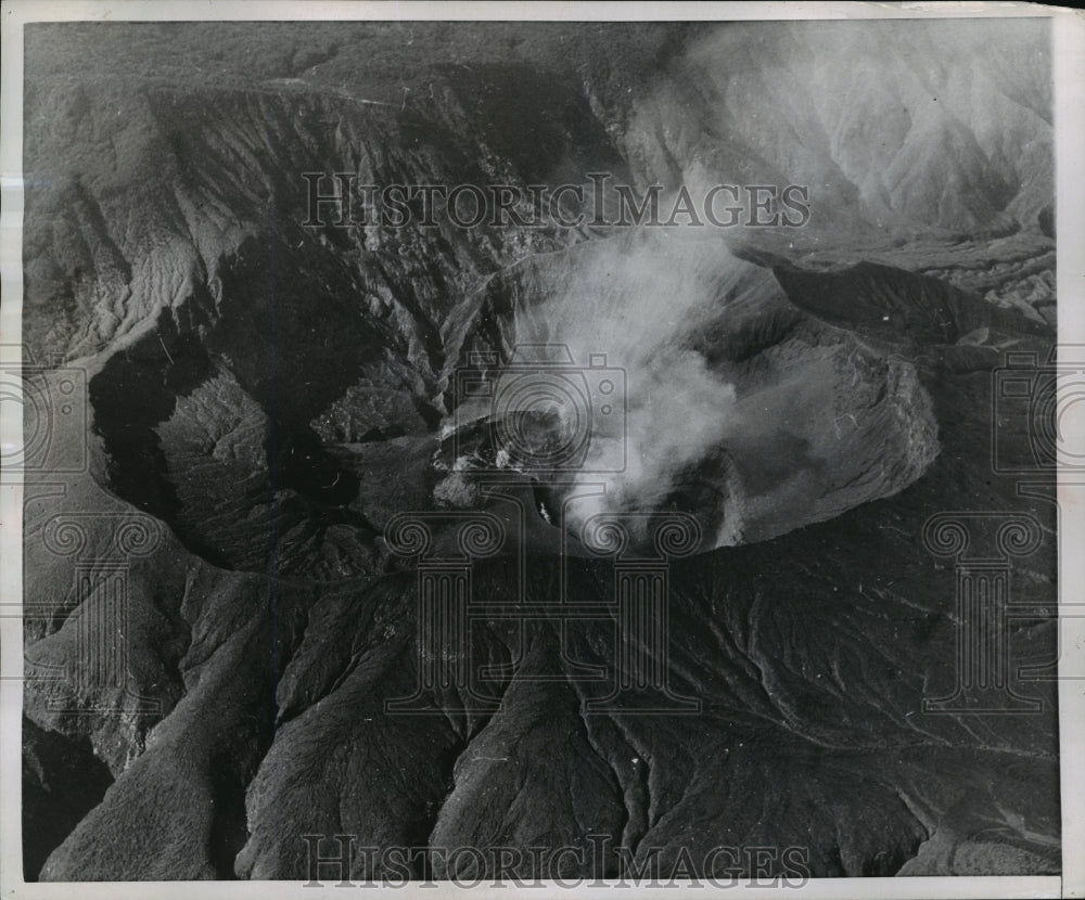 1955 Press Photo Volcano near San Jose, Costa Rica - mjx04922