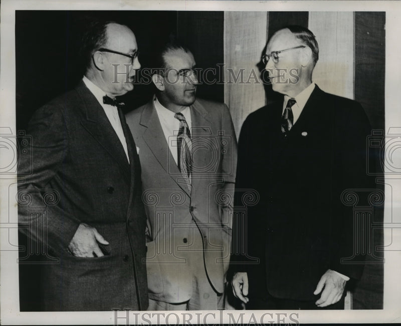 Load image into Gallery viewer, 1952 Press Photo Sen Joseph McCarthy before speech at Memorial Hall, Racine, Wis
