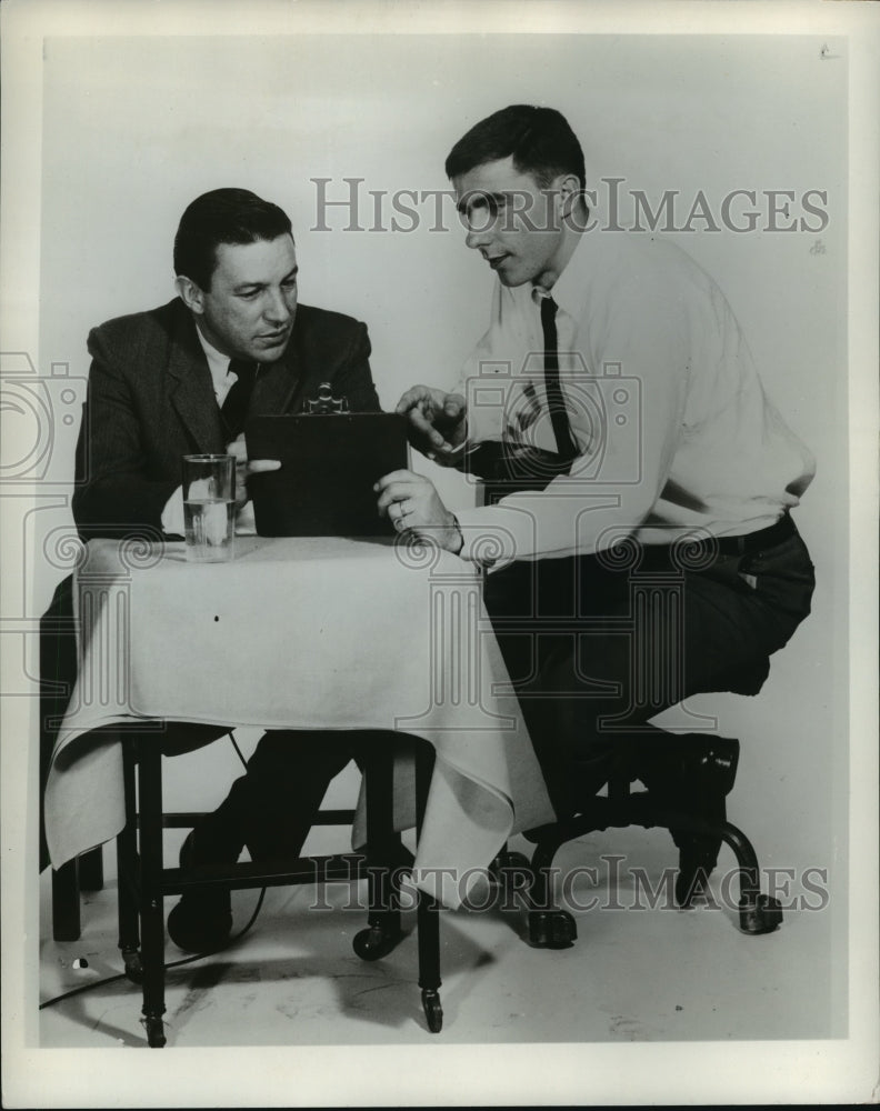 1957 Press Photo Mike Wallace &amp; his producer, Ted Yates - Historic Images