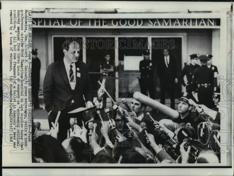 Load image into Gallery viewer, 1966 Press Photo Frank Mankiewicz describes Sen. RF Kennedy's condition
