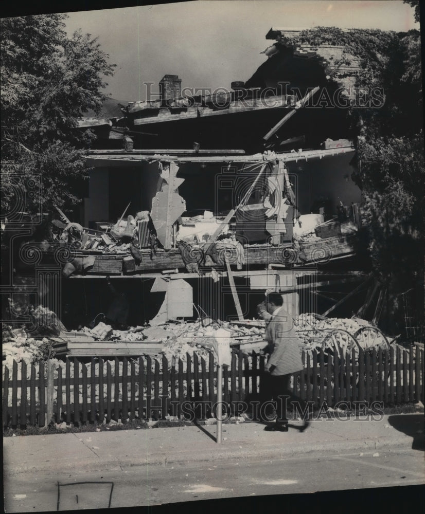 1964 Press Photo Blown wall from an explosion in Kenosha, Wisconsin - mjx06737