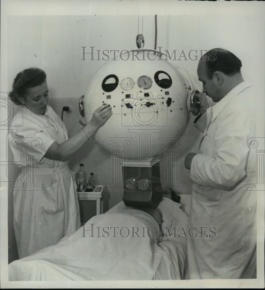 1949 Press Photo Dr. Max Bindig, Mrs. Juliane Schuster, Hildegund Handke