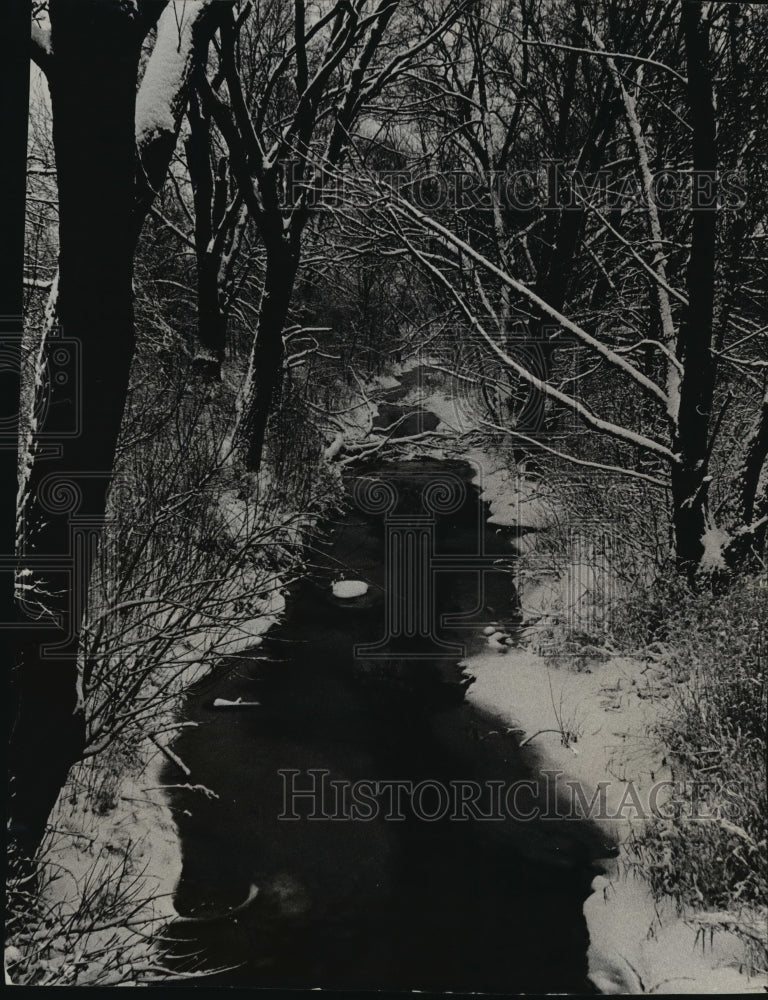 1966 Press Photo Root River Pkwy in Greenfield near Highway 100 After Snow