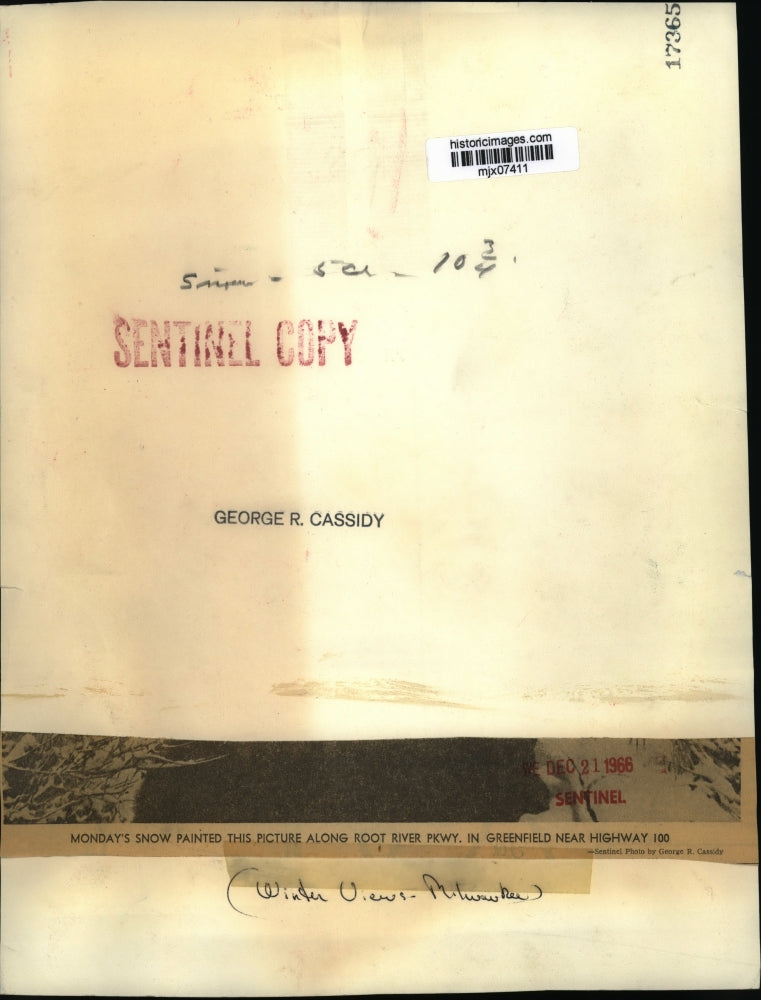 1966 Press Photo Root River Pkwy in Greenfield near Highway 100 After Snow