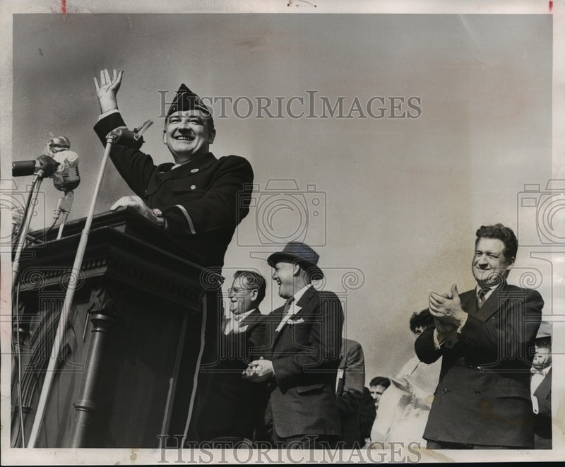 Load image into Gallery viewer, 1954 Press Photo Sen. McCarthy wearing his American Legion uniform - mjx07769

