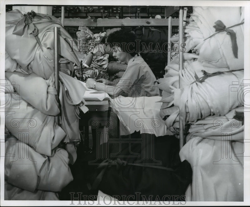 Load image into Gallery viewer, 1965 Press Photo Mrs Mavis Olivarez at Jack Winter, Inc, garment manufacturer
