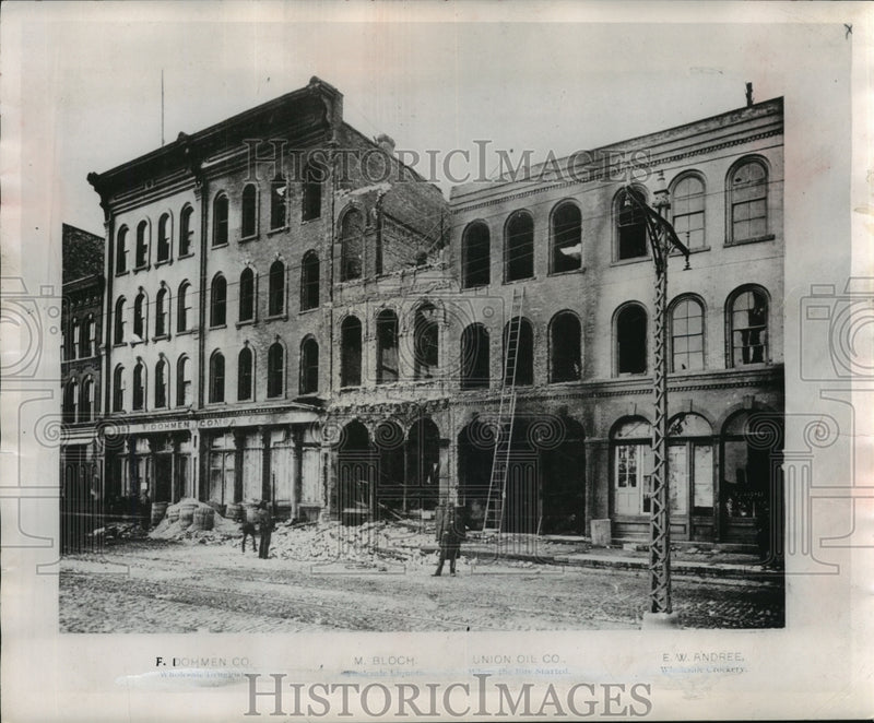 Load image into Gallery viewer, 1950 Press Photo Fire started in Union Oil Co. when an explosion occurred
