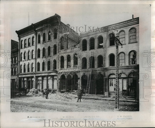 1950 Press Photo Fire started in Union Oil Co. when an explosion occurred