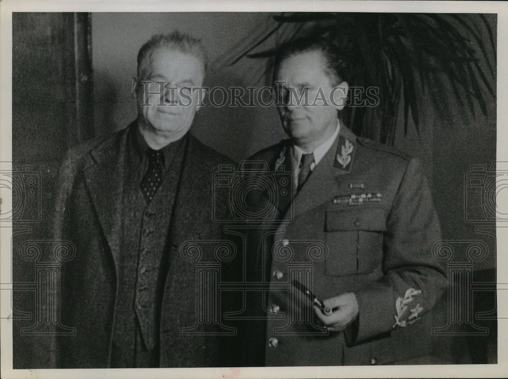 1946 Press Photo Leo Krzycri with Tito in Belgrade, socialists - mjx08096
