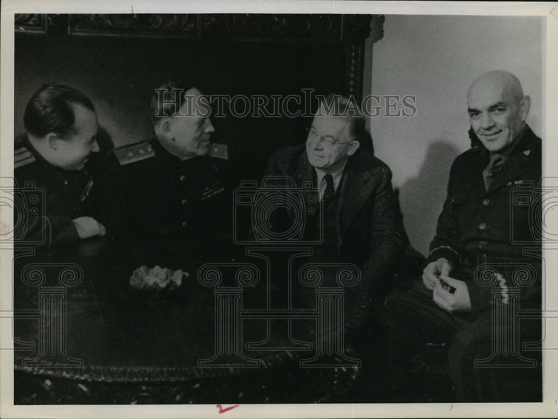 Load image into Gallery viewer, 1946 Press Photo Gen. Gundorow, Colonel MacGalow, Leo Krzycki, Gen. Berling
