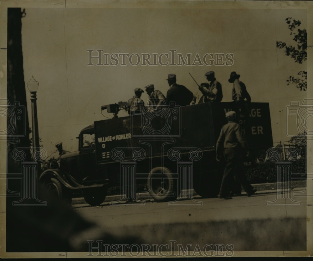 1934 Press Photo Special deputies on Top of Kohler Trucks To Help During Rioting