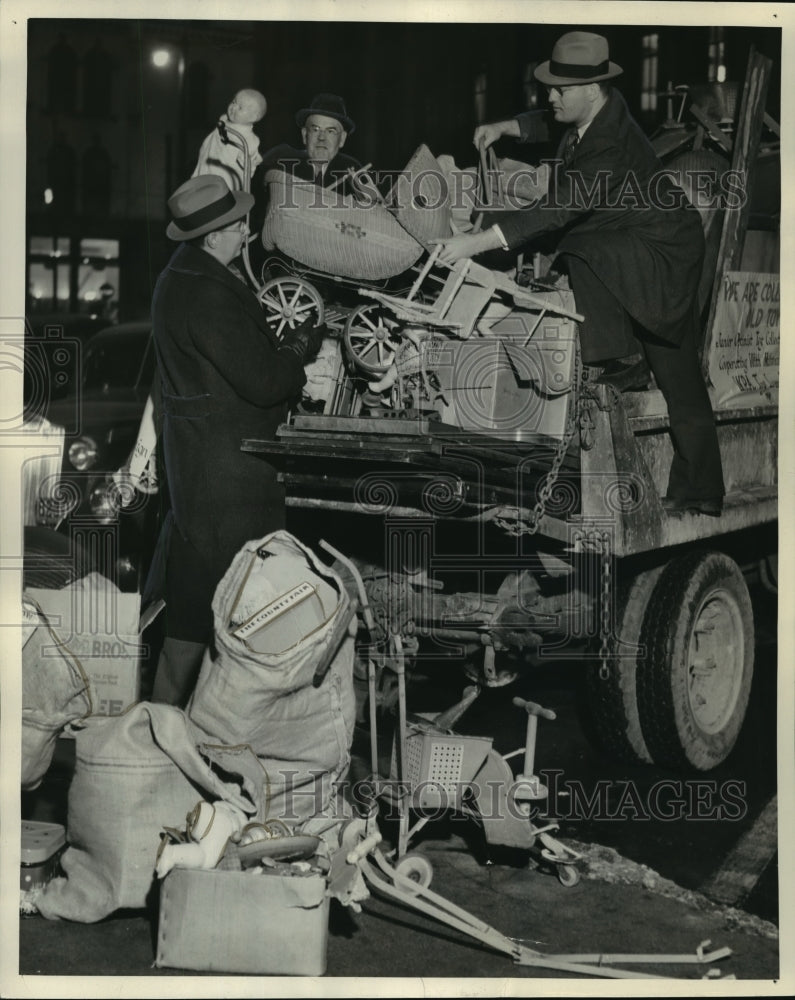 1938 Press Photo WPA, Optimist Toy Drive, 527 N. Broadway, Wis. - mjx09152- Historic Images