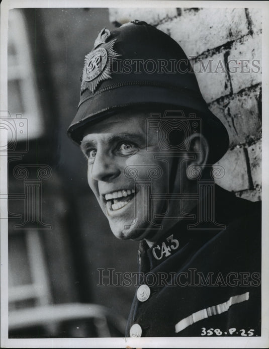1966 Press Photo British comedian Norman Wisdom in American Broadway musical- Historic Images