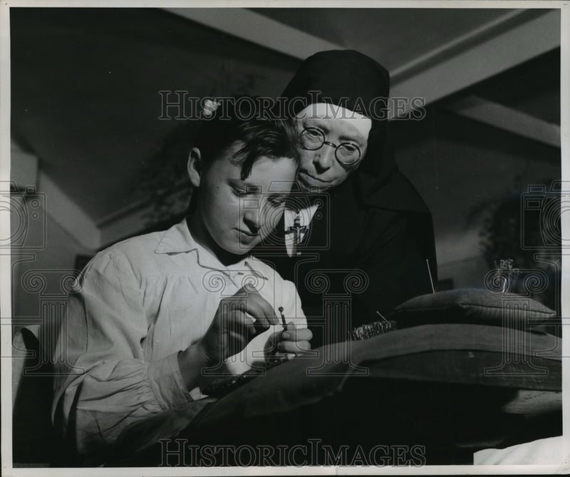 Load image into Gallery viewer, 1955 Press Photo A nun helping a pupil at an Bruges convent - mjx09310
