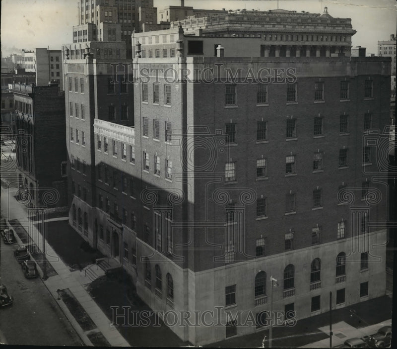 Load image into Gallery viewer, 1942 Press Photo YWCA activities building at 610 N Jackson St - mjx09436
