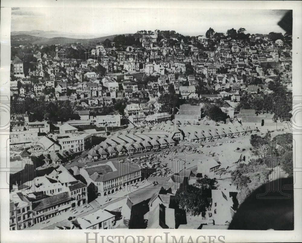 1942 Press Photo Aerial view of market place of Antananarivo, Madagascar- Historic Images