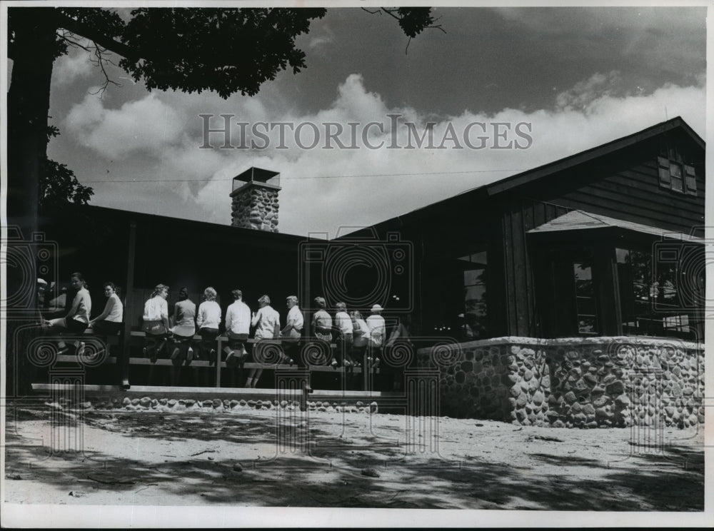 1958 Press Photo YMCA-Camp, Milwaukee YMCA camp at Gilbert Lake. - mjx09733