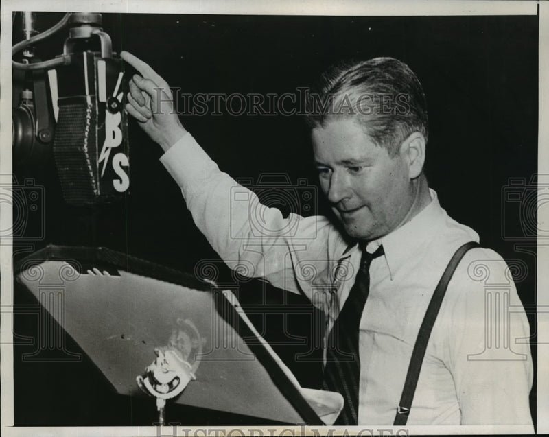 Load image into Gallery viewer, 1938 Press Photo Governor Philip La Follette of Wisconsin Speaks Nationally
