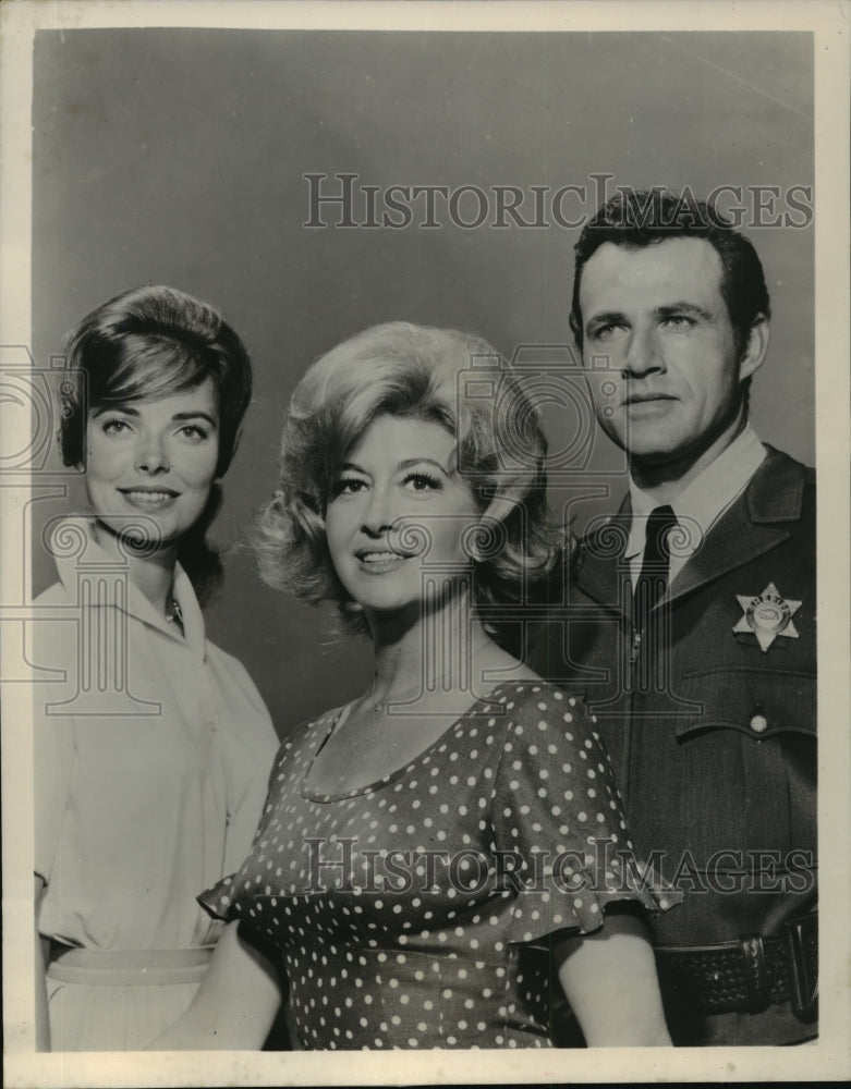 1971 Press Photo Joan-Freeman, Marilyn Maxwell and Rhodes Reason in "Bus Stop"- Historic Images