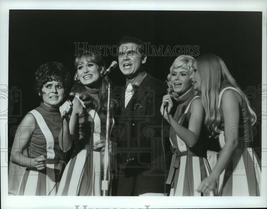 1971 Press Photo Johnny Mann and the Johnny Mann Singers - mjx10908