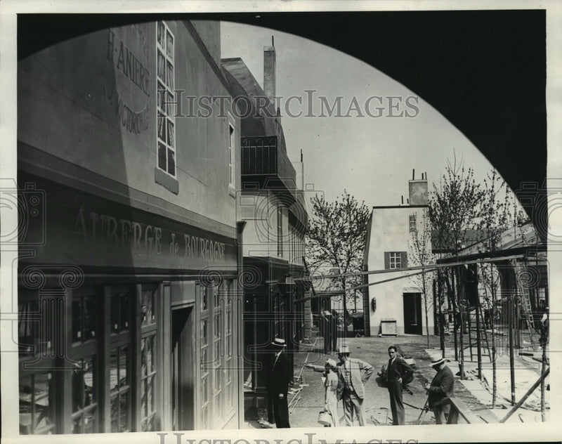Load image into Gallery viewer, 1933 Press Photo Streets of Paris at Chicago's A Century of Progress Exposition
