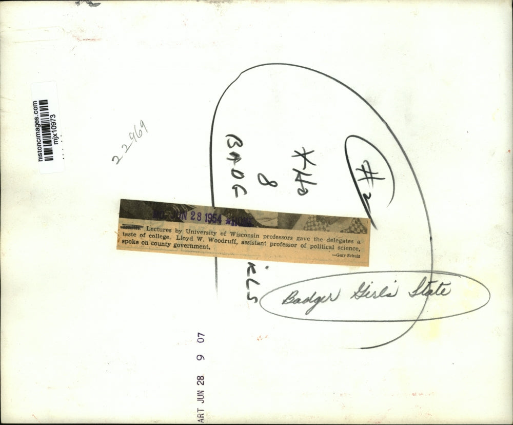 1954 Press Photo Lloyd W. Woodruff giving a lecture to Badger Girls' State