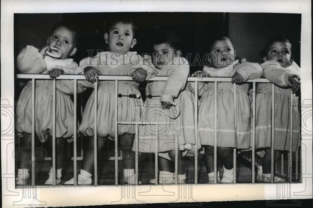 1944 Press Photo Famous Argentine quintuplets celebrate their first birthday